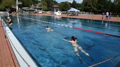 Public Dick Flash in <b>Pool</b>. . Women naked in the pool
